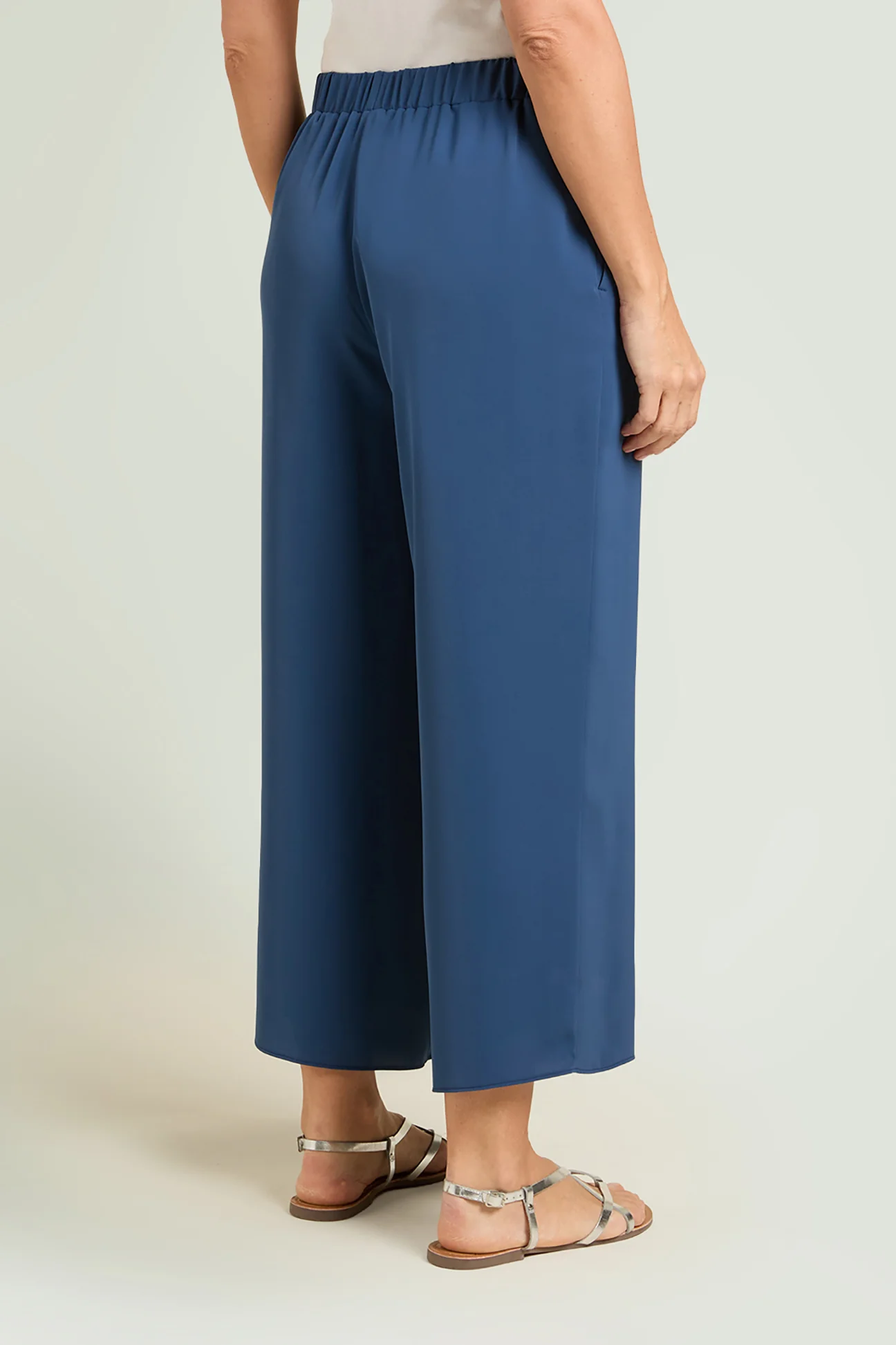 PANTALONI PULL-ON CROPPED IN SILKY TOUCH - Image 3